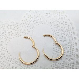 Earrings gold tone clicker style pierced minimalist style
